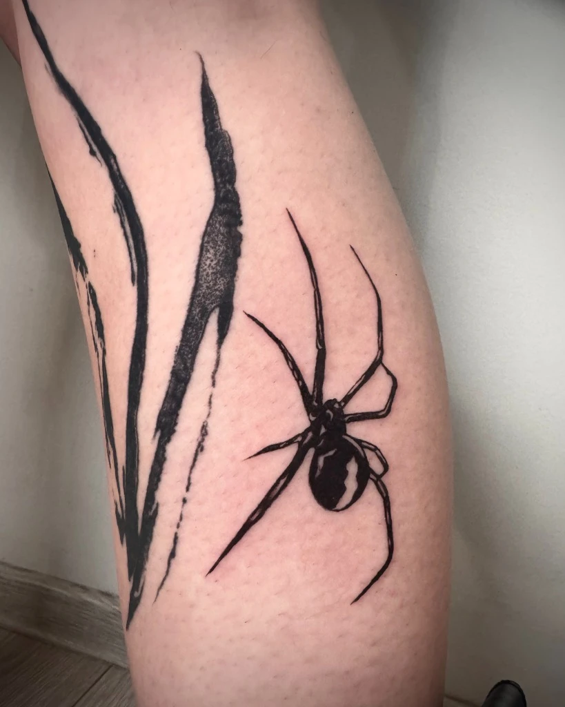 Tatuaj păianjen black widow realizat de Ale Vas la Muntele Tattoo