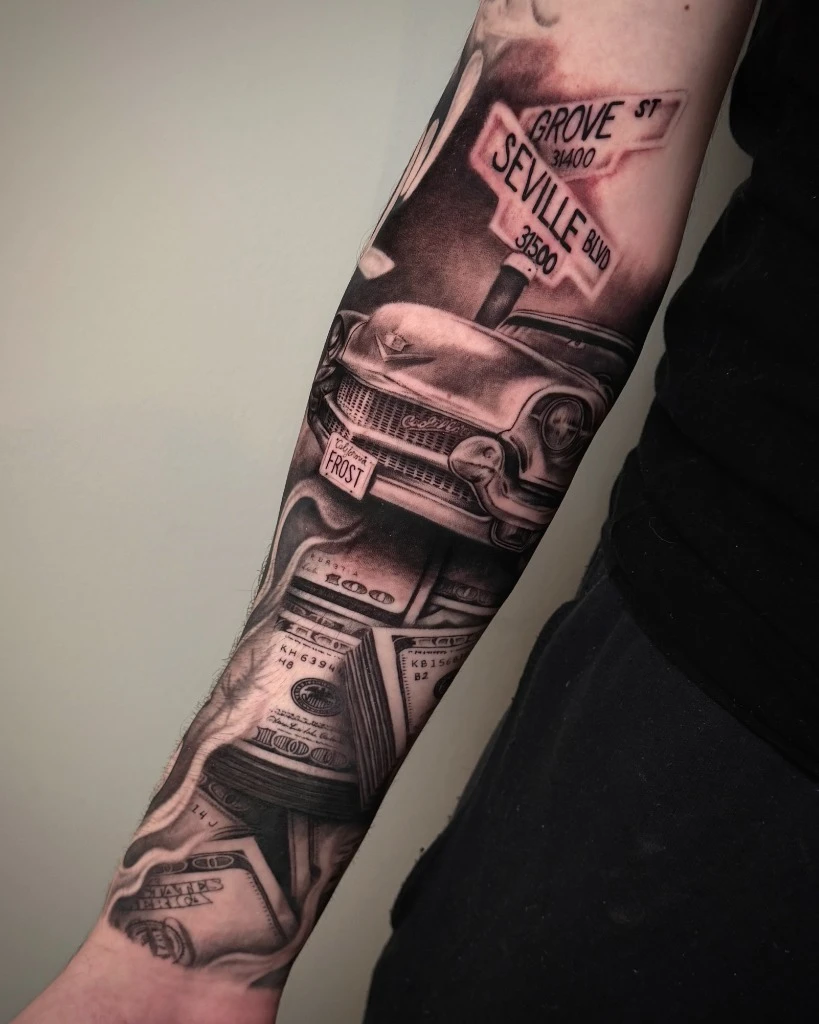 Tatuaj sleeve realism mașină lowrider Grove St și bani realizat de Alex Muntele