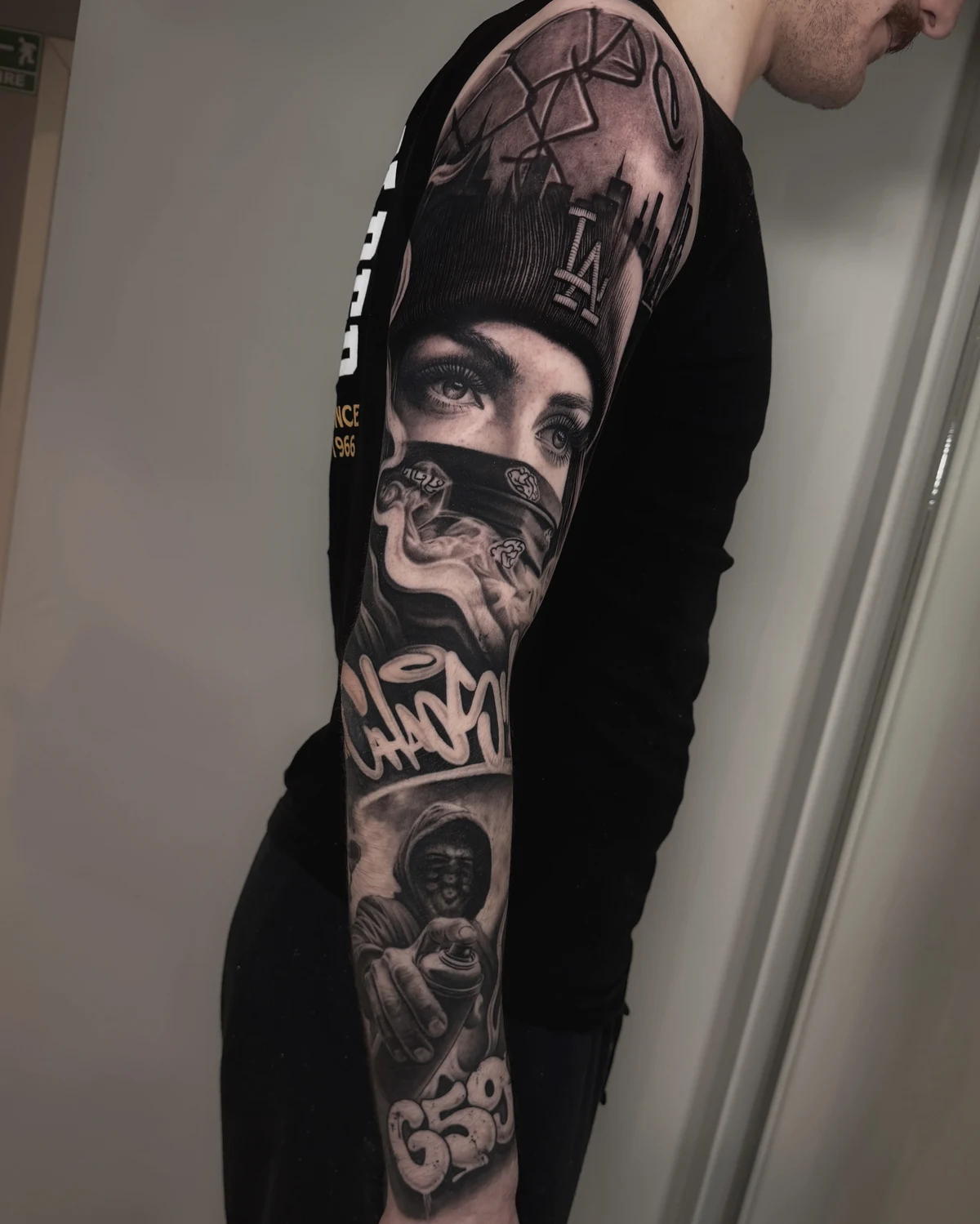 Tatuaj artistic realizat la salonul Muntele Tattoo Cluj-Napoca - 1